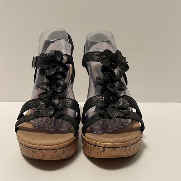 B.o.c Cork Wedge Sandals Women’s 11 M Black Flowers Metallic Buckle Closure - Picture 3 of 11